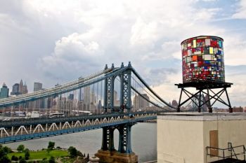 Una watertower per Brooklyn firmata Tom Fruin